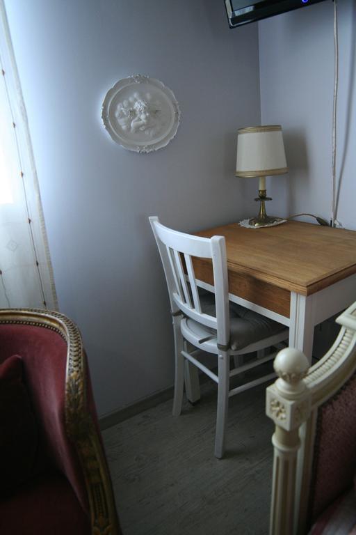 Chambre D'Hotes Du Domaine De La Haute Poignandiere Saint-Germain-de-la-Coudre Rum bild
