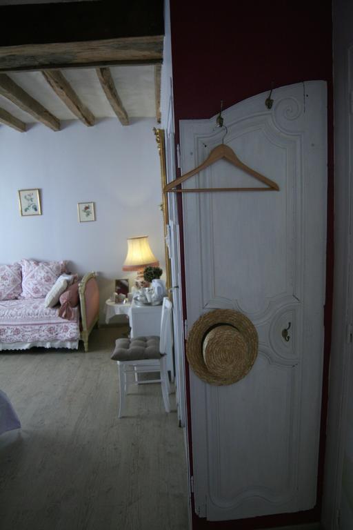 Chambre D'Hotes Du Domaine De La Haute Poignandiere Saint-Germain-de-la-Coudre Rum bild